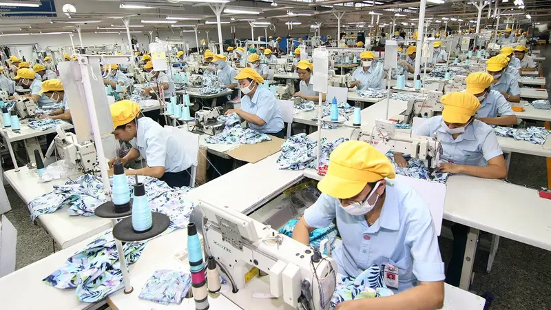 Proses Produksi Busana Secara Massal