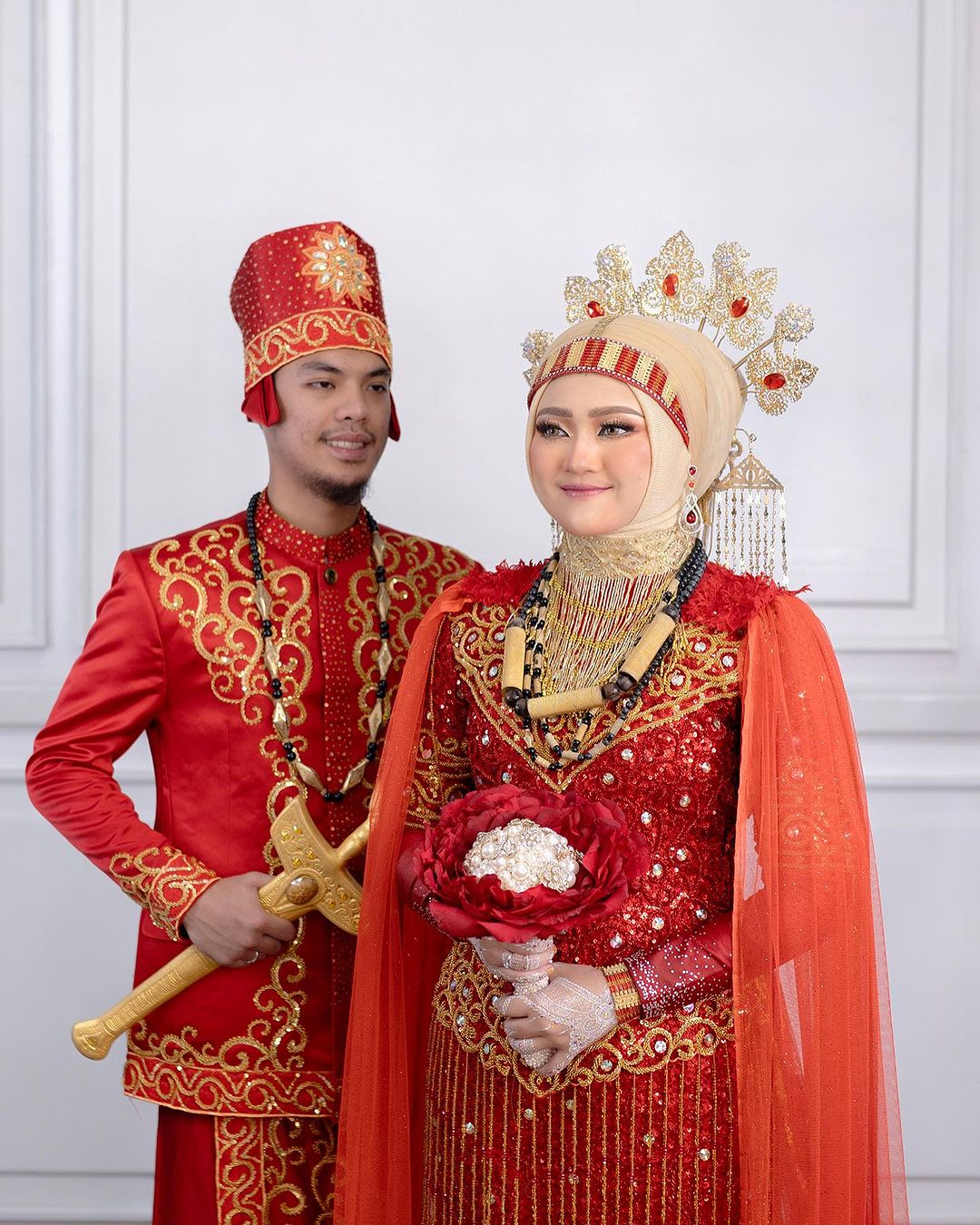 Busana Tradisional Khas Indonesi